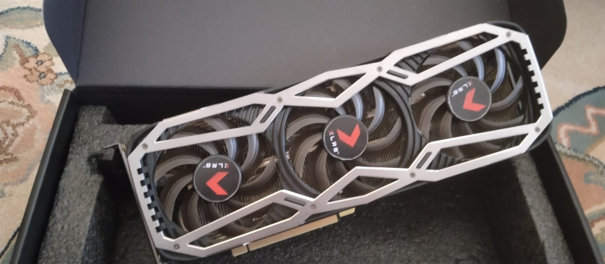 Yüksek performanslı 3 fanlı Satılık ekran kartı