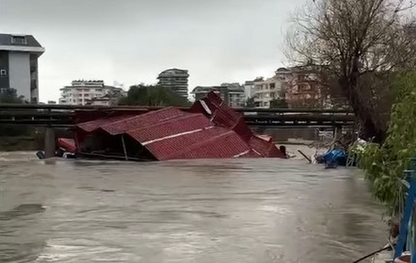 CHP’DEN TAŞKIN MAĞDURLARINA ZİYARET